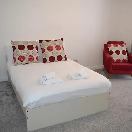 Spacious 2 Bed Flat In Easton Apartment *