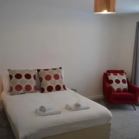 Spacious 2 Bed Flat In Easton *